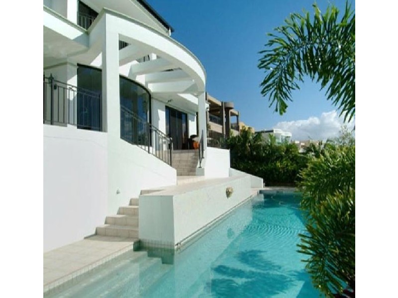 9 IPSLEY DRIVE, Broadbeach Waters QLD 4218