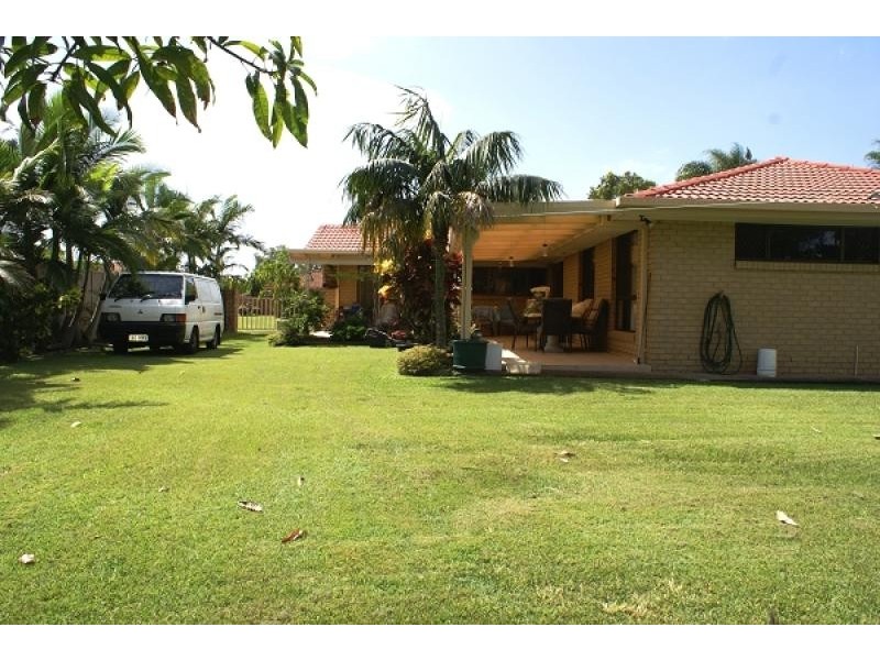 4 NICOLSON COURT, Mermaid Waters QLD 4218