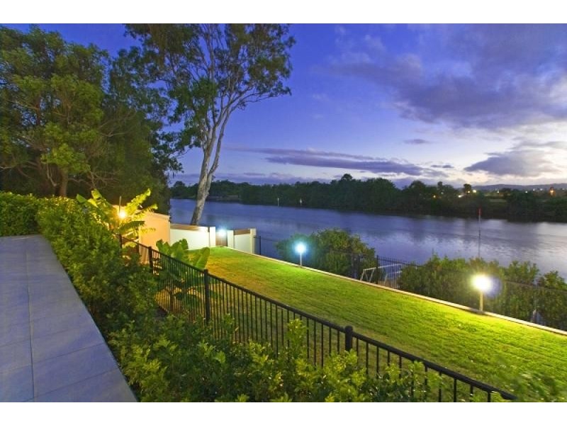 8 KAWANA CRESCENT, Ashmore QLD 4214