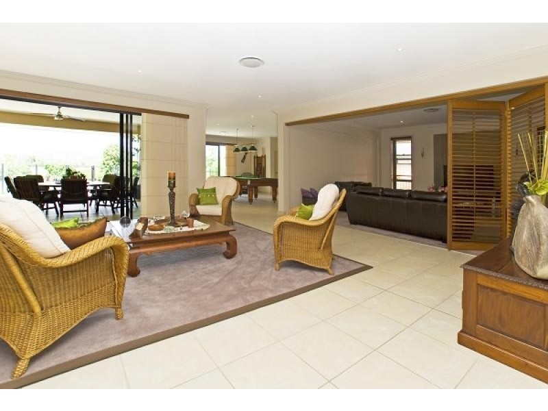 8 KAWANA CRESCENT, Ashmore QLD 4214