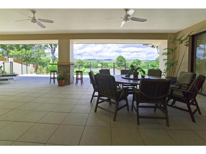 8 KAWANA CRESCENT, Ashmore QLD 4214