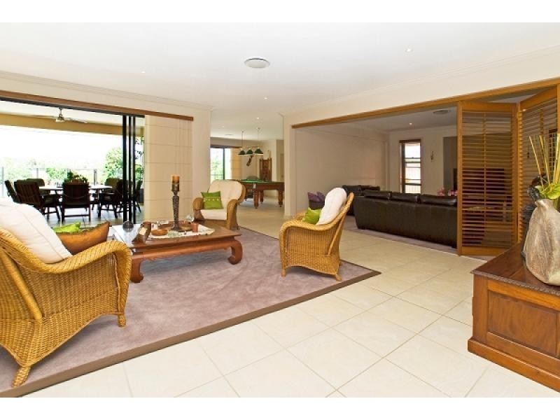 8 KAWANA CRESCENT, Ashmore QLD 4214