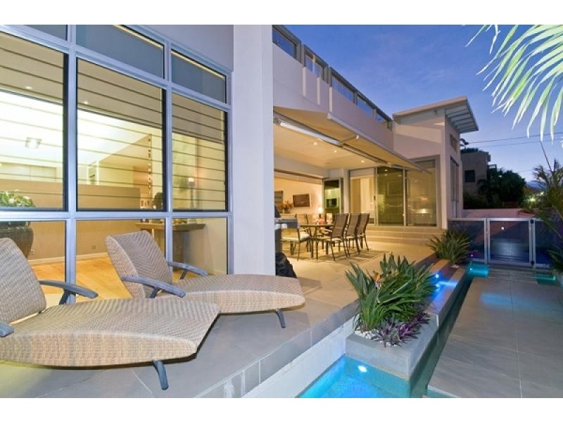16 HEDGES AVENUE, Mermaid Beach QLD 4218