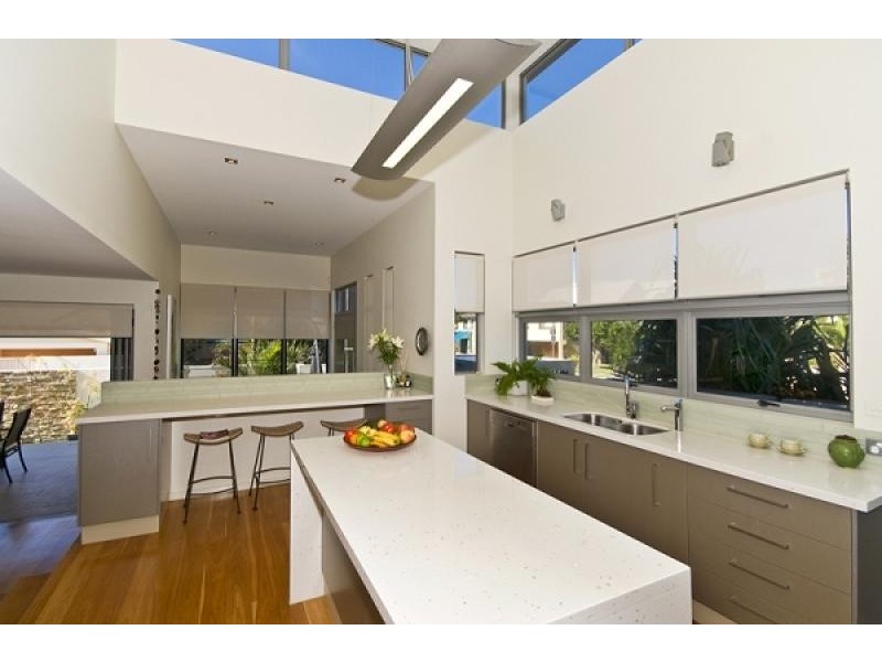 16 HEDGES AVENUE, Mermaid Beach QLD 4218