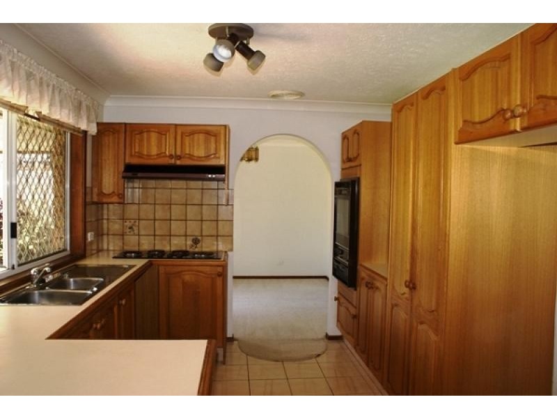 5 INVERAY AVENUE, Benowa QLD 4217