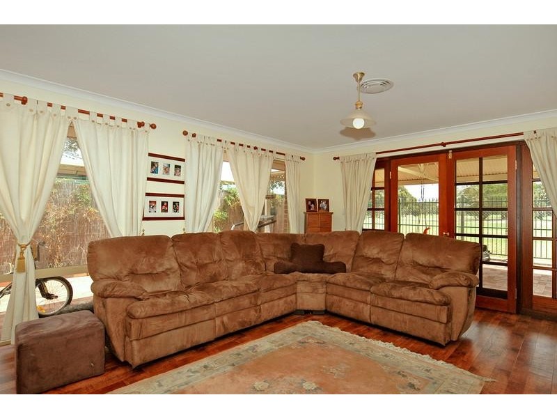 24 GENTLE CIRCLE, South Guildford WA 6055