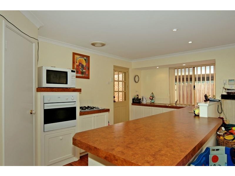 24 Gentle Circle, South Guildford WA 6055