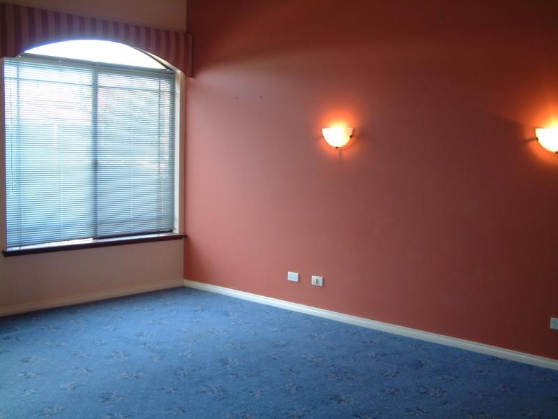 84 Lakeside Drive, Helena Valley WA 6056