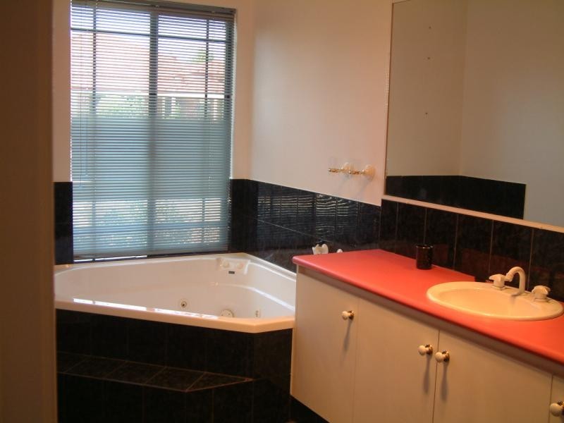 84 Lakeside Drive, Helena Valley WA 6056