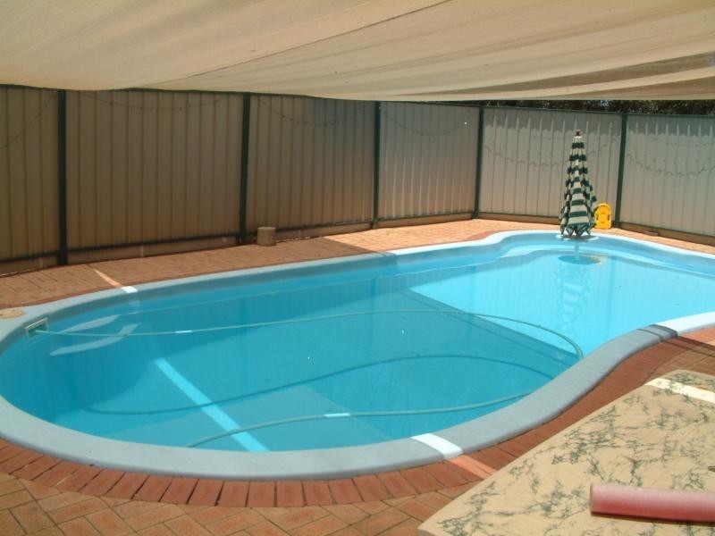 9 Elmore St, Mount Helena WA 6082