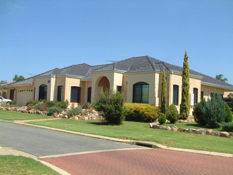 84 Lakeside Drive, Helena Valley WA 6056