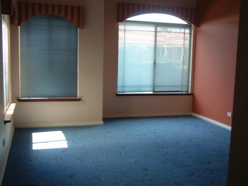 84 Lakeside Drive, Helena Valley WA 6056