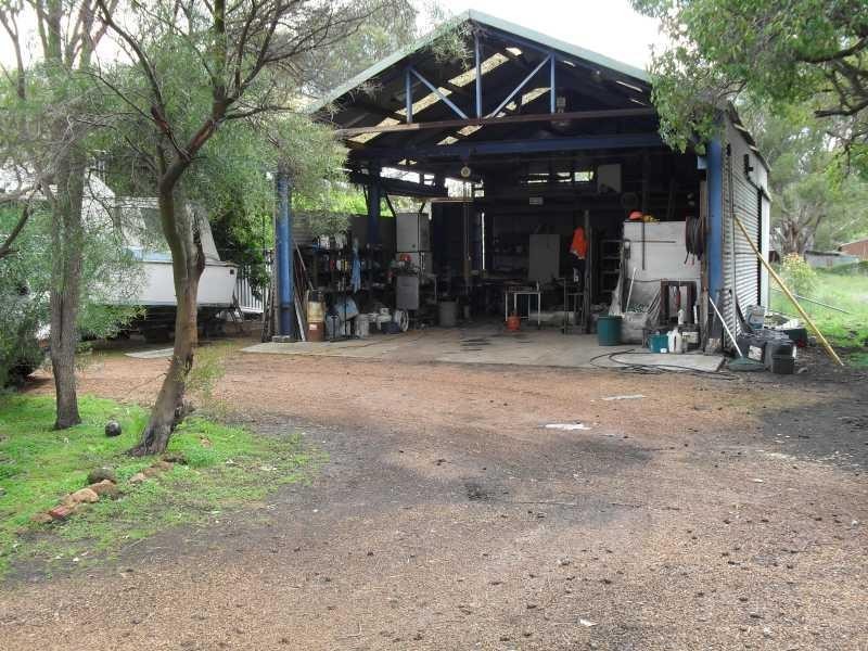 24 Viveash Rd, Middle Swan WA 6056
