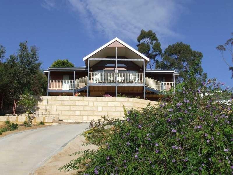 98 Swan View Rd, Swan View WA 6056