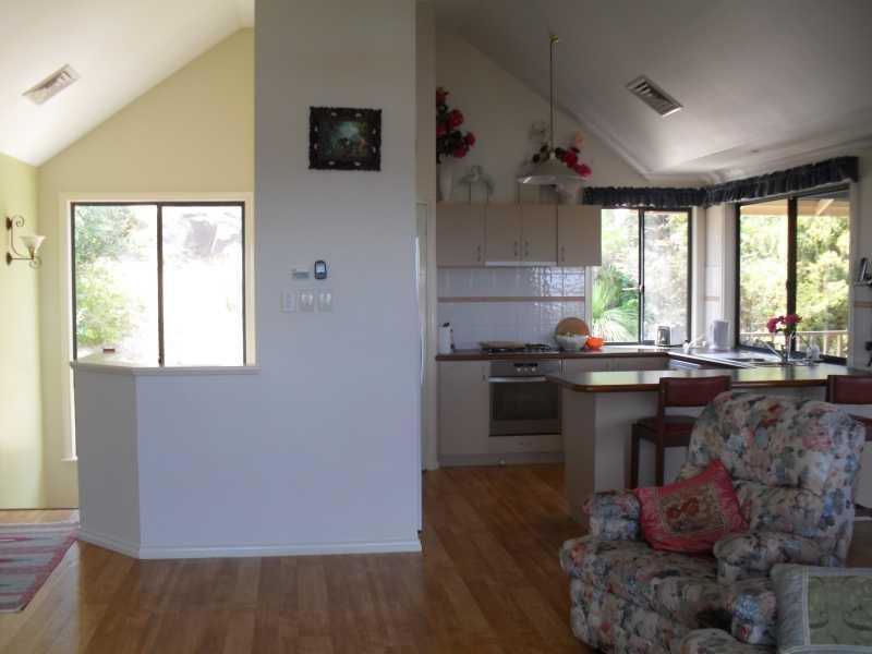 98 Swan View Rd, Swan View WA 6056