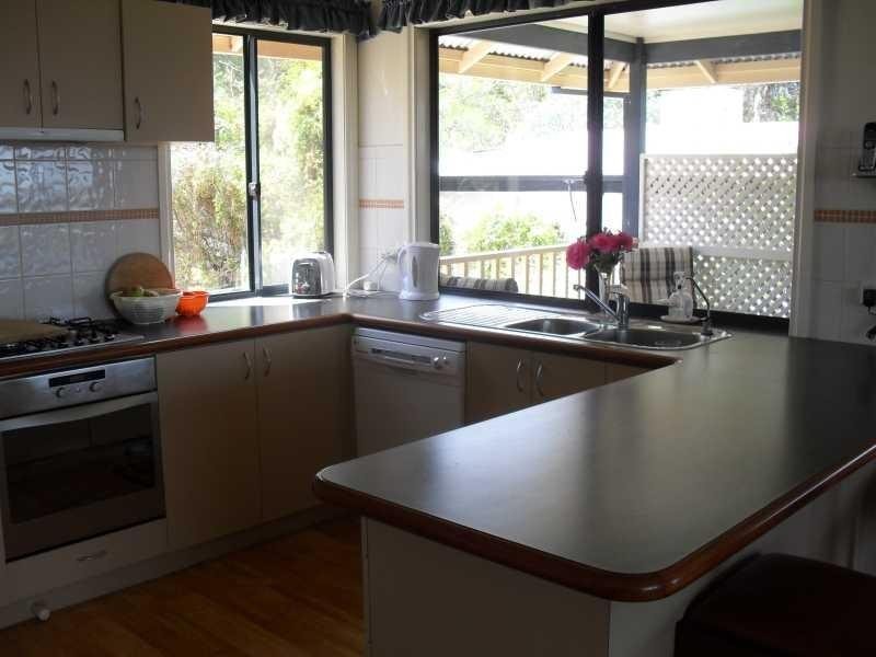 98 Swan View Rd, Swan View WA 6056