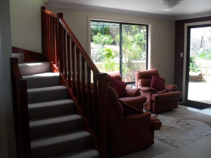 98 Swan View Rd, Swan View WA 6056