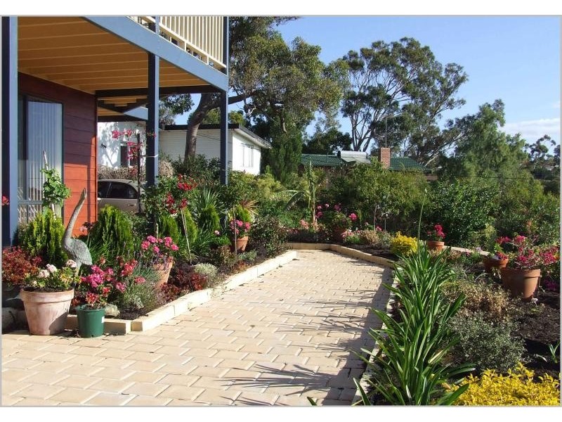 98 Swan View Rd, Swan View WA 6056