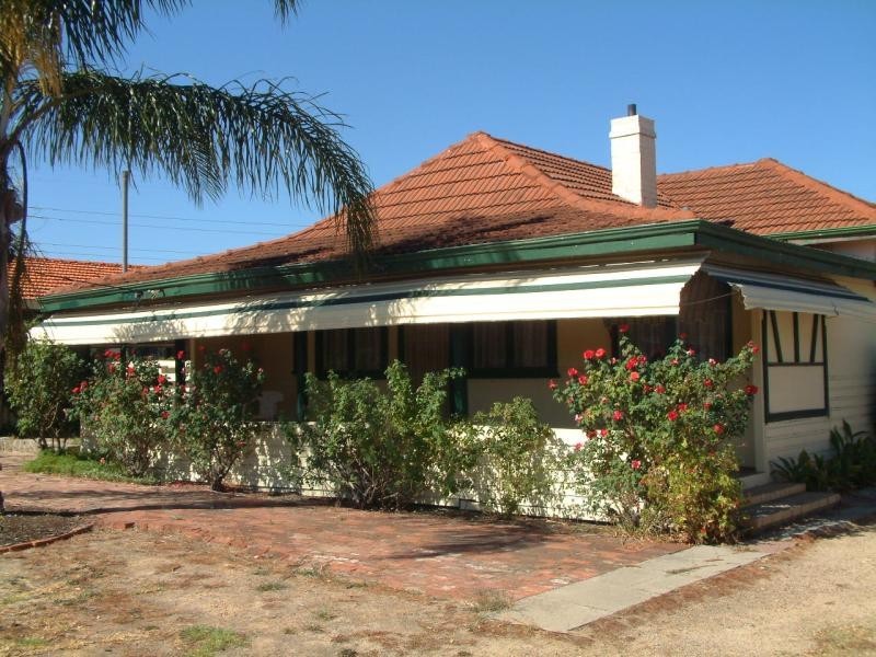10 Brown Street, Middle Swan WA 6056