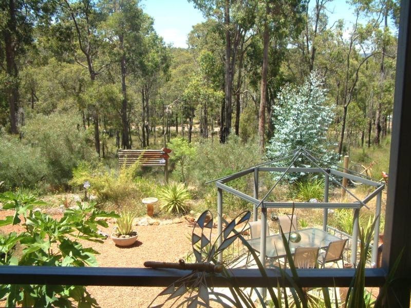 285 Vernon Ave, Mundaring WA 6073