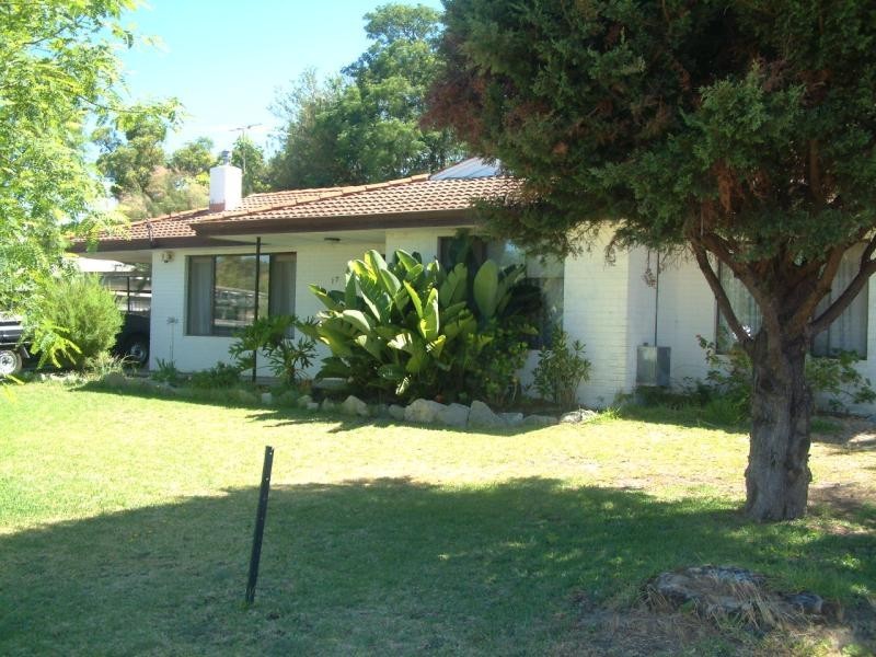 17 Carleton Cres, Forrestfield WA 6058