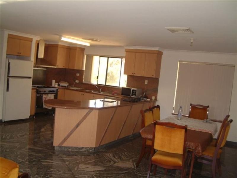 15 Kimbarlee Way, Lesmurdie WA 6076