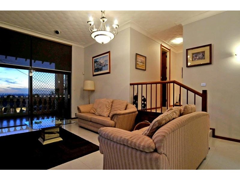 30 Weston Drive, Swan View WA 6056