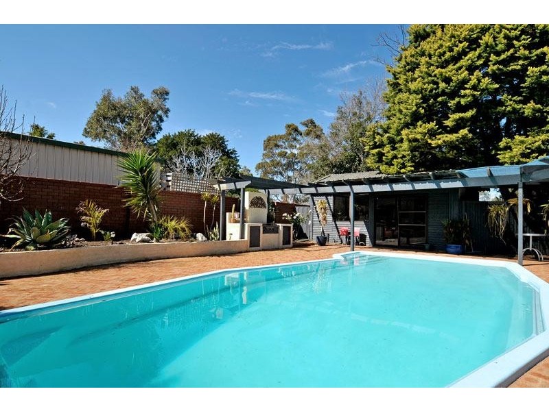 30 Weston Drive, Swan View WA 6056