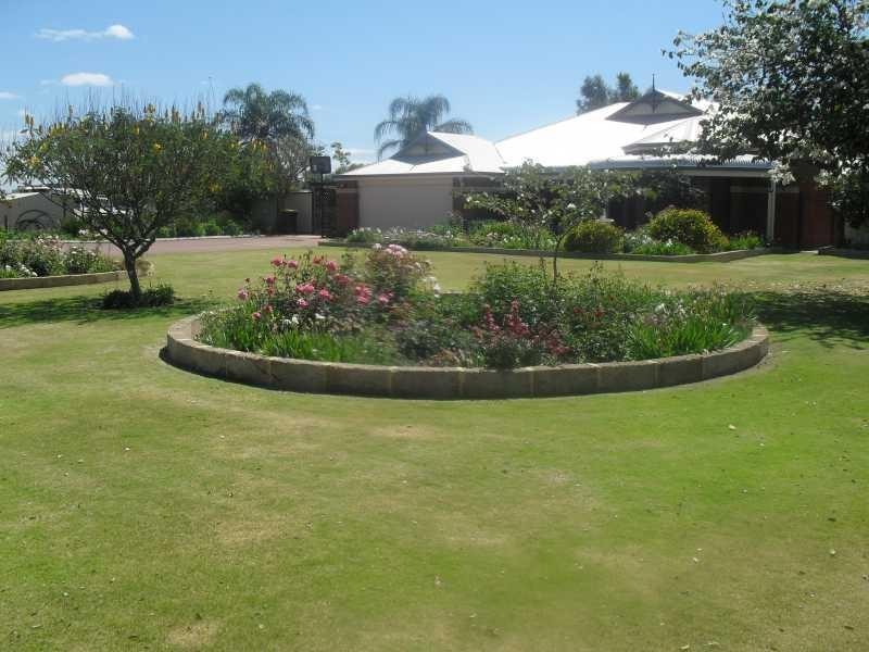 5 Nardine Cl, High Wycombe WA 6057