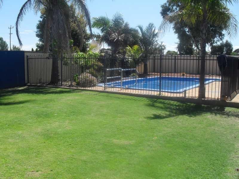 5 Nardine Cl, High Wycombe WA 6057