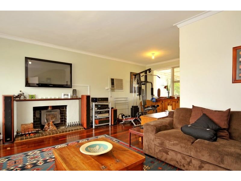 4 Sefton Ave, Viveash WA 6056