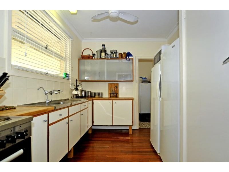 4 Sefton Ave, Viveash WA 6056