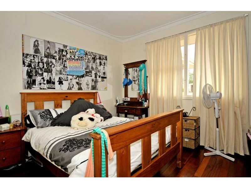 4 Sefton Ave, Viveash WA 6056