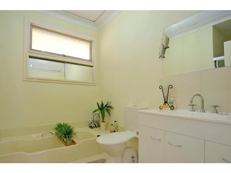 4 Sefton Ave, Viveash WA 6056