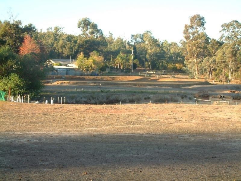 2 White Gum Glen BEECHINA, Chidlow WA 6556