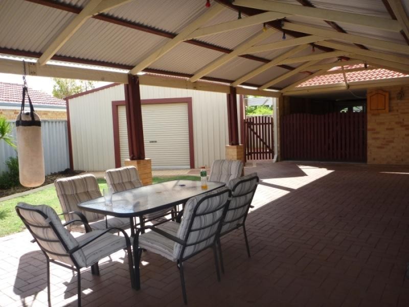 15 Nirimba Close, South Guildford WA 6055