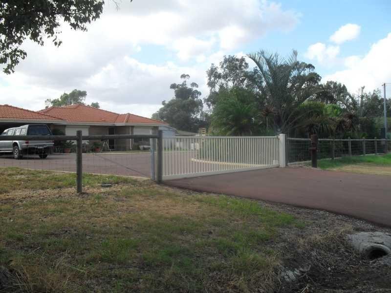 21 Albert Rd, Middle Swan WA 6056
