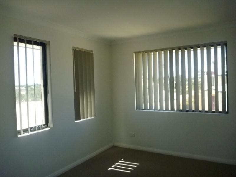 3 Aquaviva Circle, Viveash WA 6056