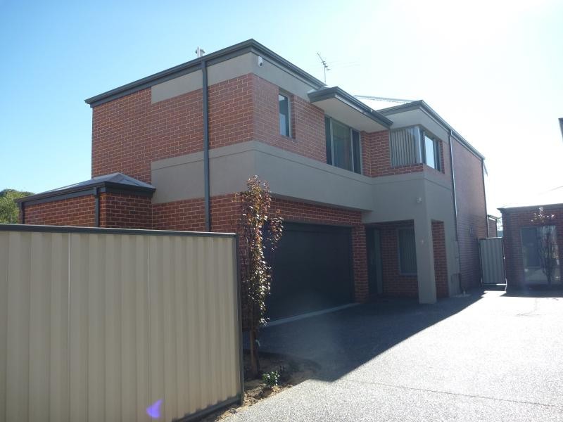 2/21 Templeman Place, Midland WA 6056