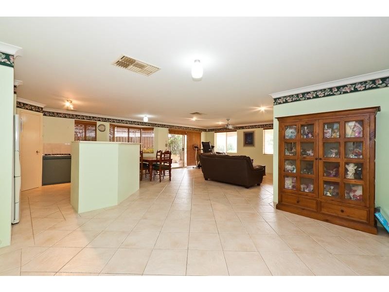 8 Greenough Crt, Jane Brook WA 6056