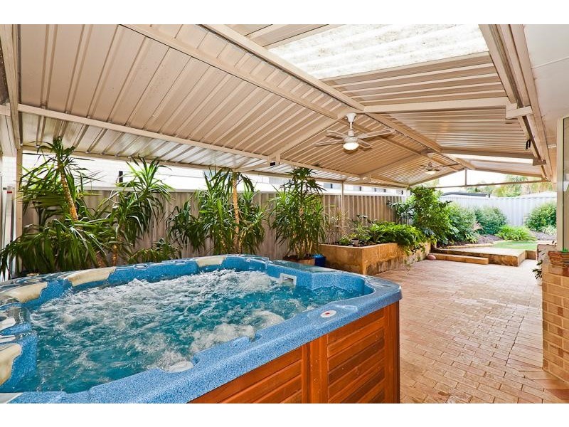 8 Greenough Crt, Jane Brook WA 6056