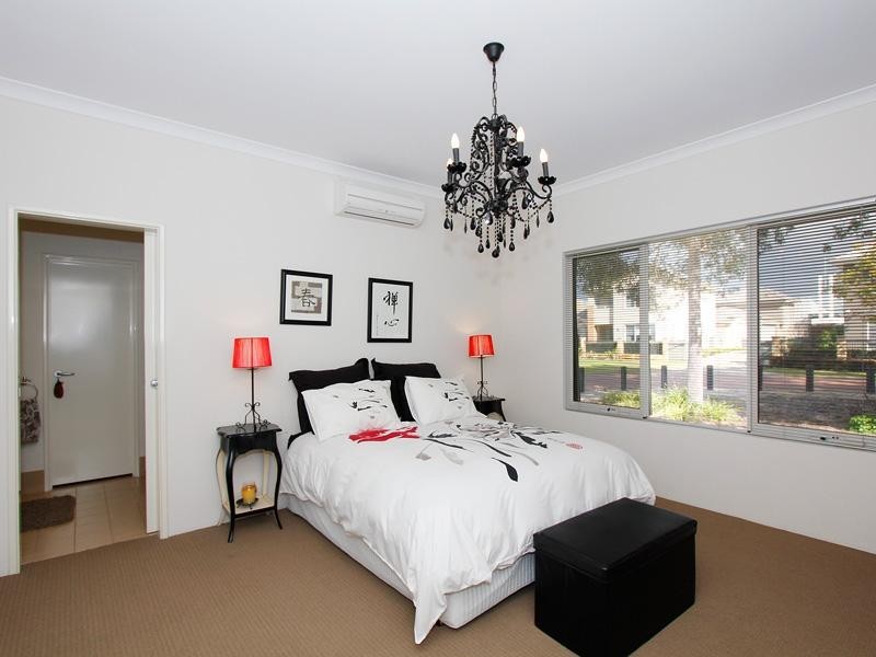 4 Harman Pl,  VALE-, Aveley WA 6069