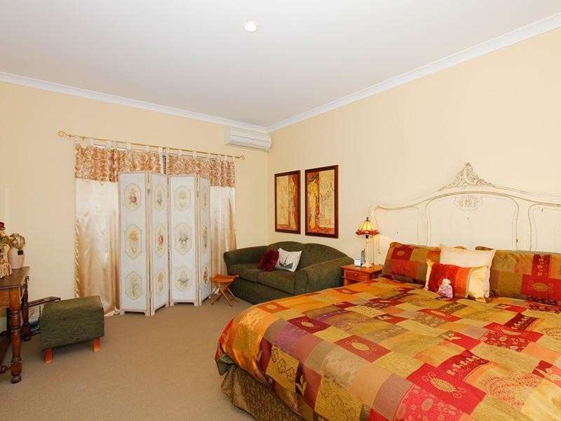 4 Harman Pl,  VALE-, Aveley WA 6069