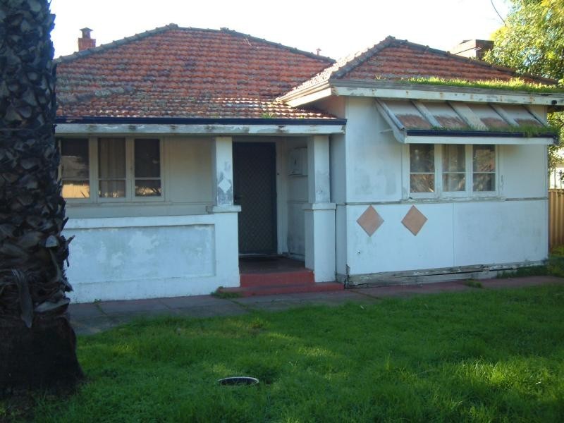 16 Mathoura St, Midland WA 6056