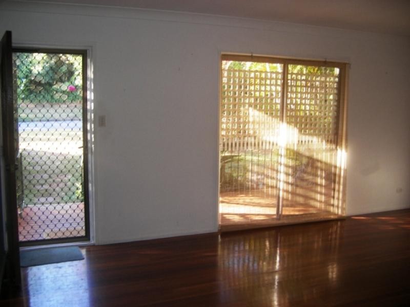 2 Leonard Street, Kingston QLD 4114
