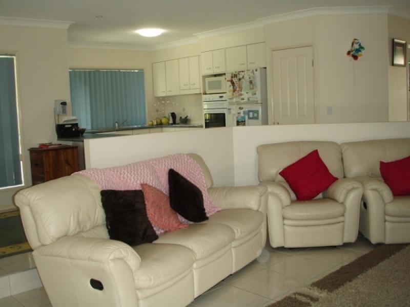 5 Wendy Court, Cedar Grove QLD 4285