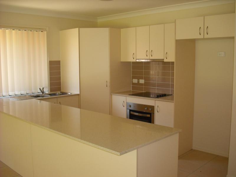 16 Sally Drive, Marsden QLD 4132