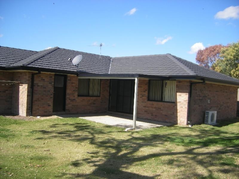 61 Paul Drive, Regents Park QLD 4118