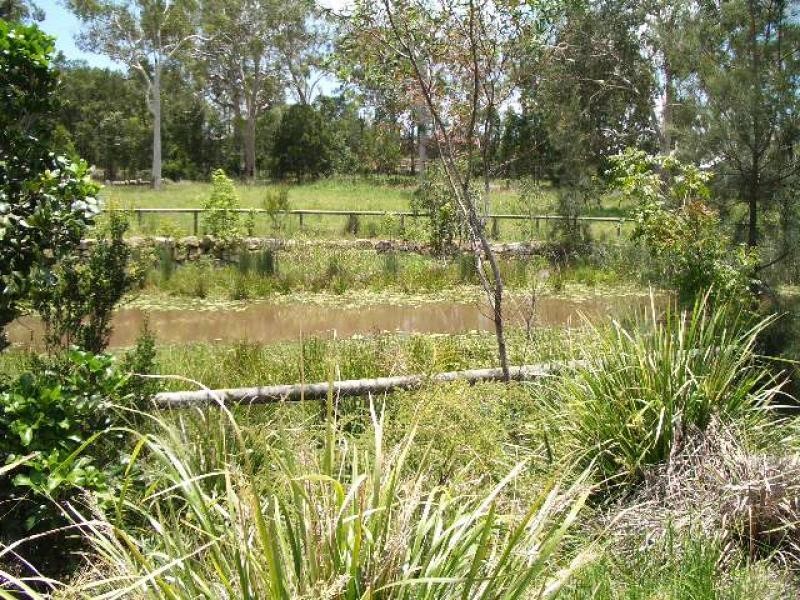 18 AZURE AVENUE, Redland Bay QLD 4165