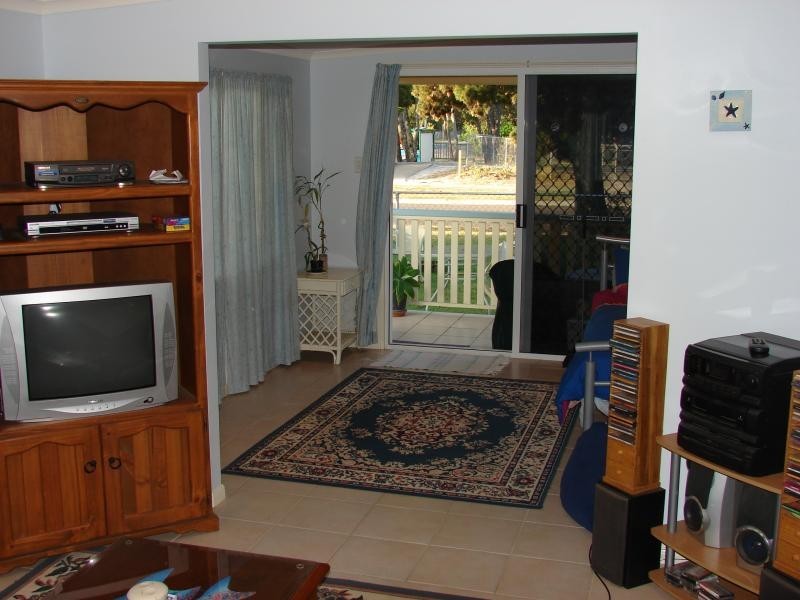 6 Ballow Street, Amity Point QLD 4183